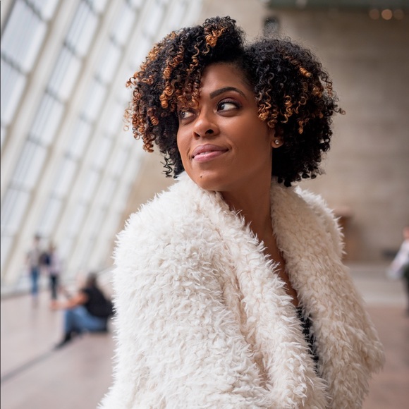 Welcome to my closet! All pieces sold with Love✨❤️ - Picture 3 of 4